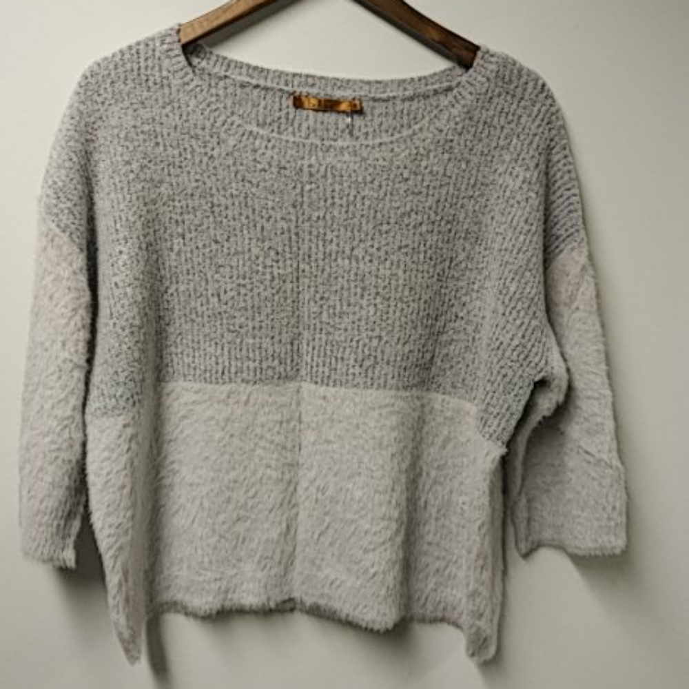 🍾 NWOT Belldini Gray Crew Neck Sweater